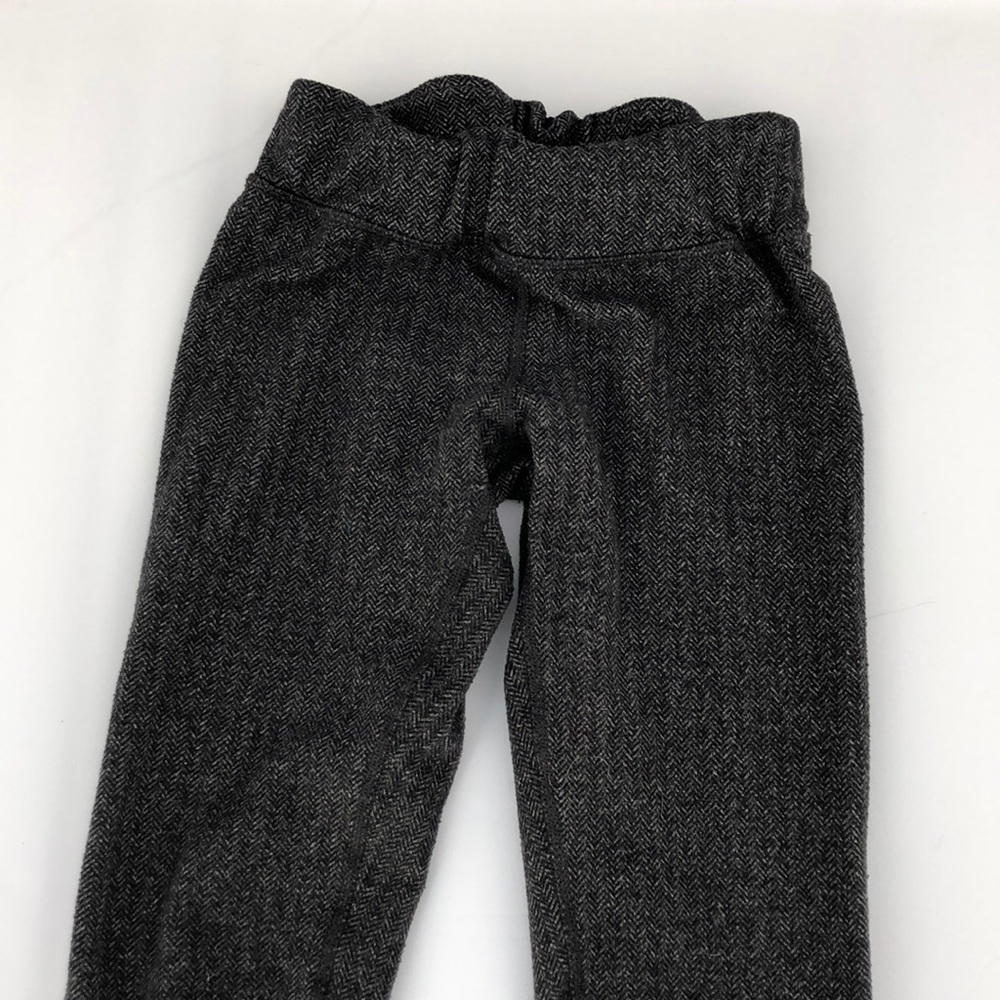 Ivivva grey and black leggings.